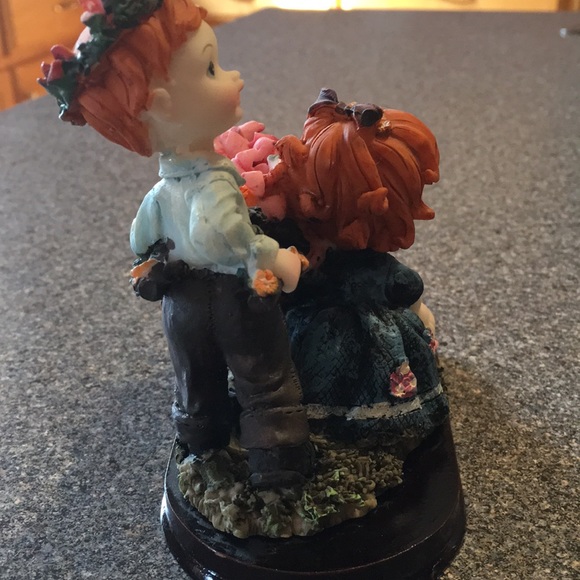 Bundle of ceramic cherubs figurines with floral scenery. - Picture 2 of 16